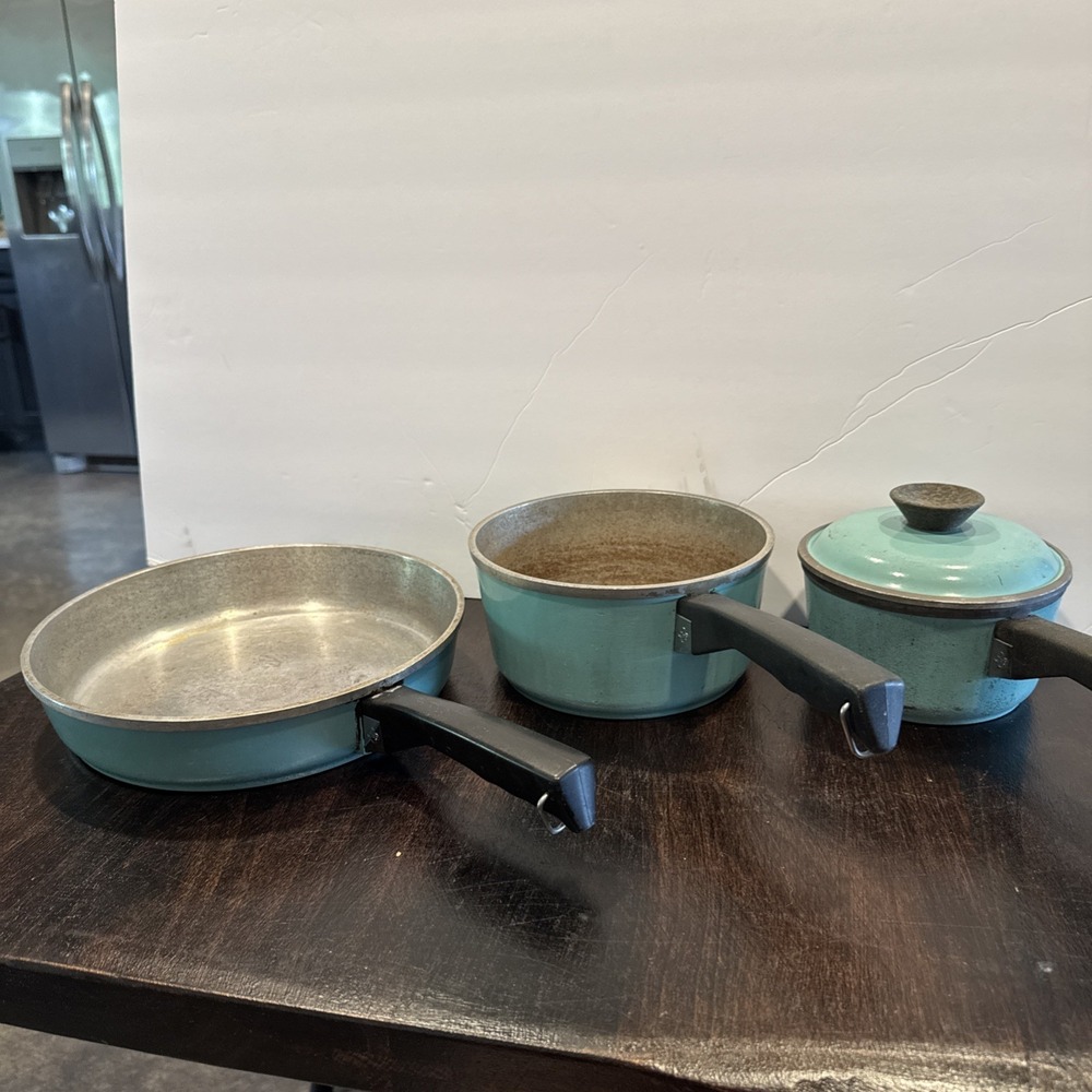 Club Aluminum Teal 4 piece cookware set preowned Read Description